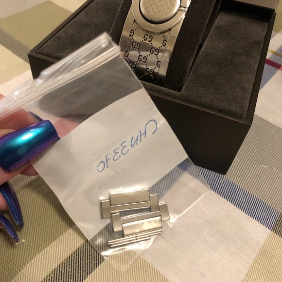 COPY - Rare Vintage Gucci YA112 Diamond Twirl Silver Tone Bangle Watch - Picture 6 of 7